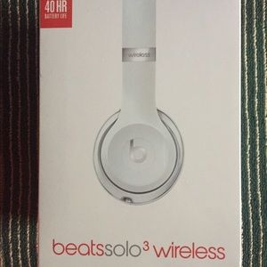 Beats solo 3 wireless brand new headphones